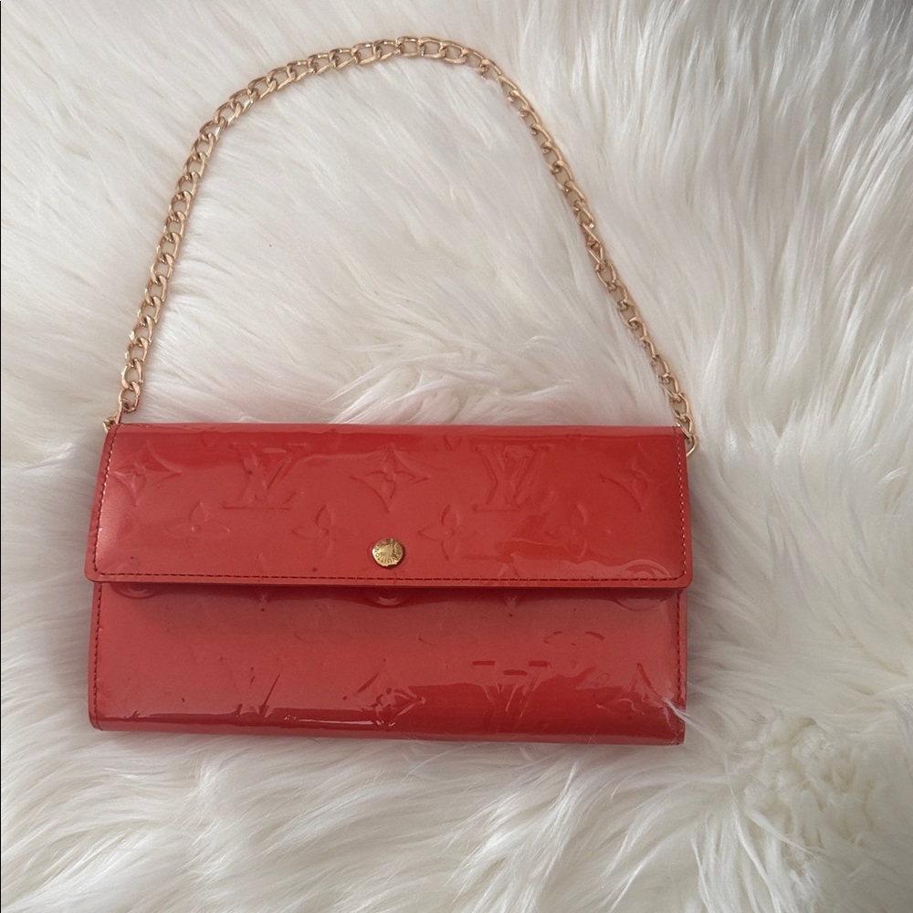 Authentic Louis Vouitton Vernes Sarah long wallet on chain